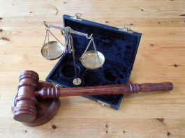 fake lawyer charged