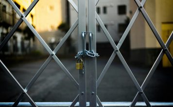 luxury homes builder in administration